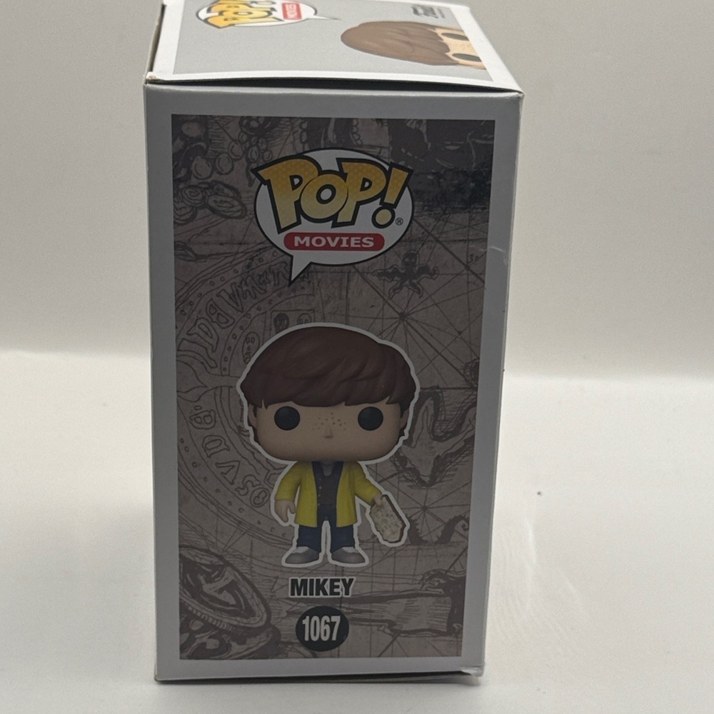 Funko Pop The Goonies Mikey with Yellow Jacket - Picture 10 of 11
